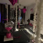 Exclusive Z Jacuzzi W Ksztalcie Serca , Krainaalicji Apartmán