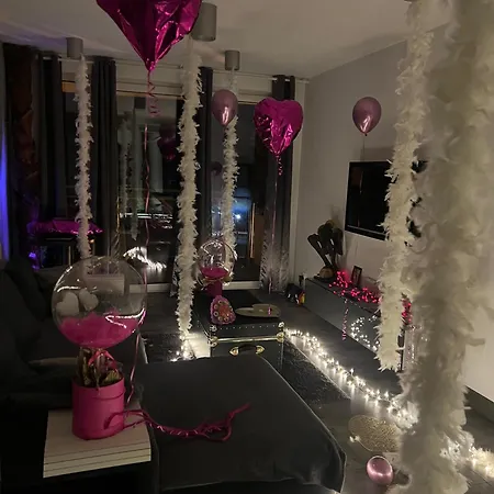 Exclusive Love Suite Z Jacuzzi W Ksztalcie Serca , Krainaalicji Elk