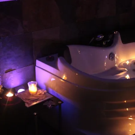 Exclusive Z Jacuzzi W Ksztalcie Serca , Krainaalicji